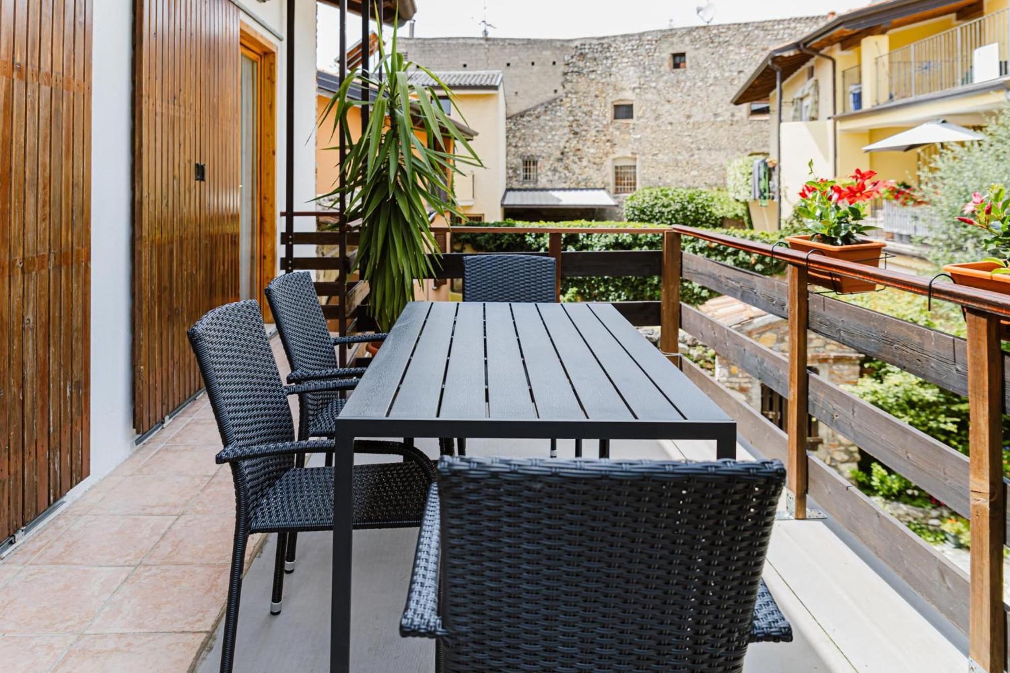 Cozy Castello Daire Manerba del Garda Dış mekan fotoğraf