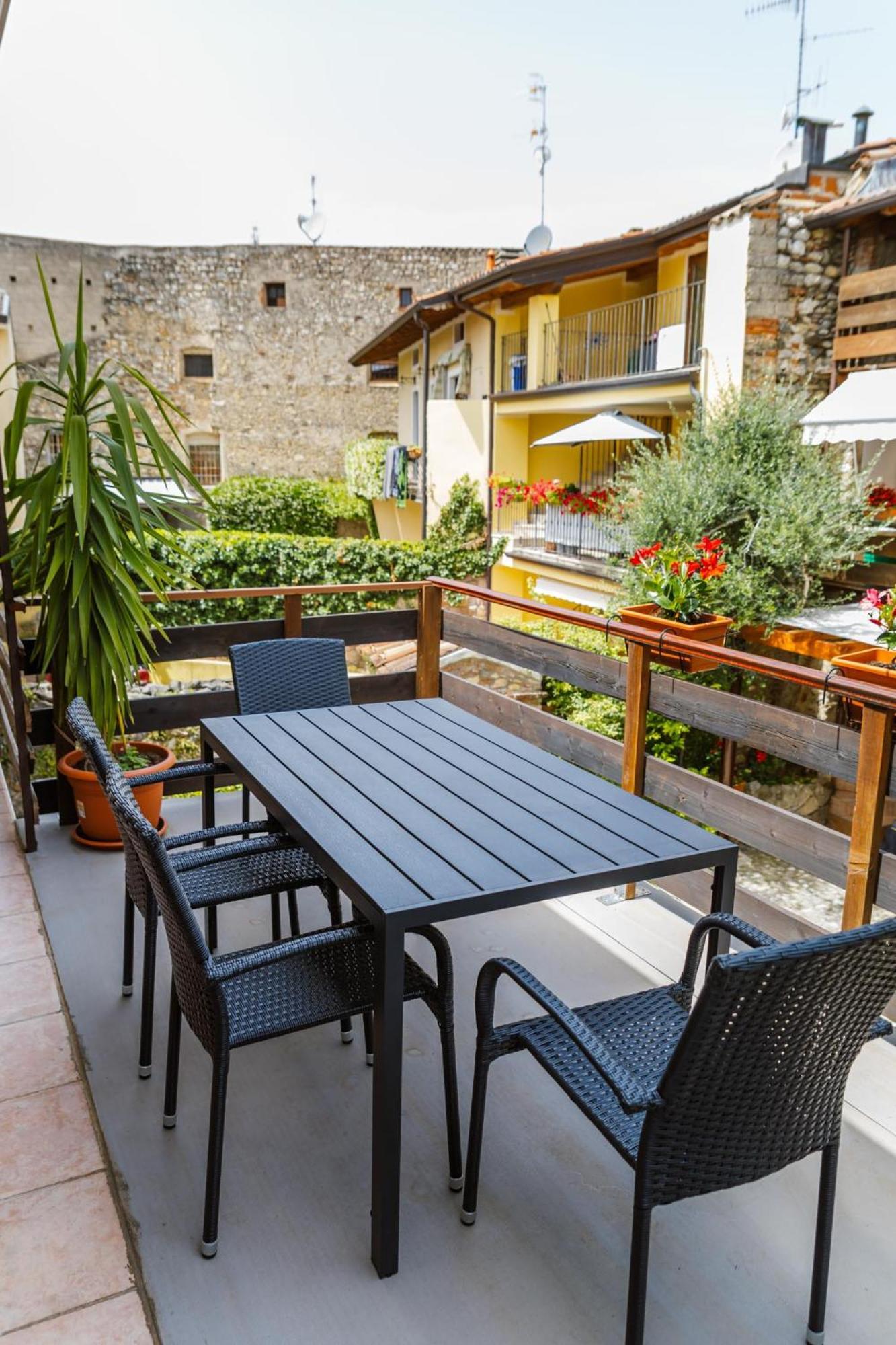 Cozy Castello Daire Manerba del Garda Dış mekan fotoğraf