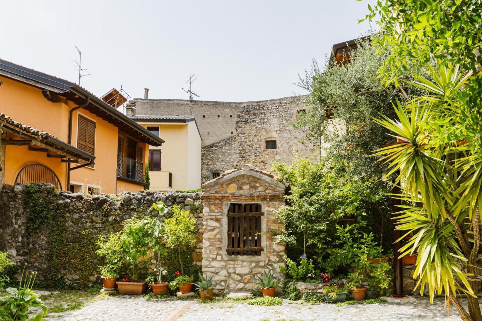 Cozy Castello Daire Manerba del Garda Dış mekan fotoğraf