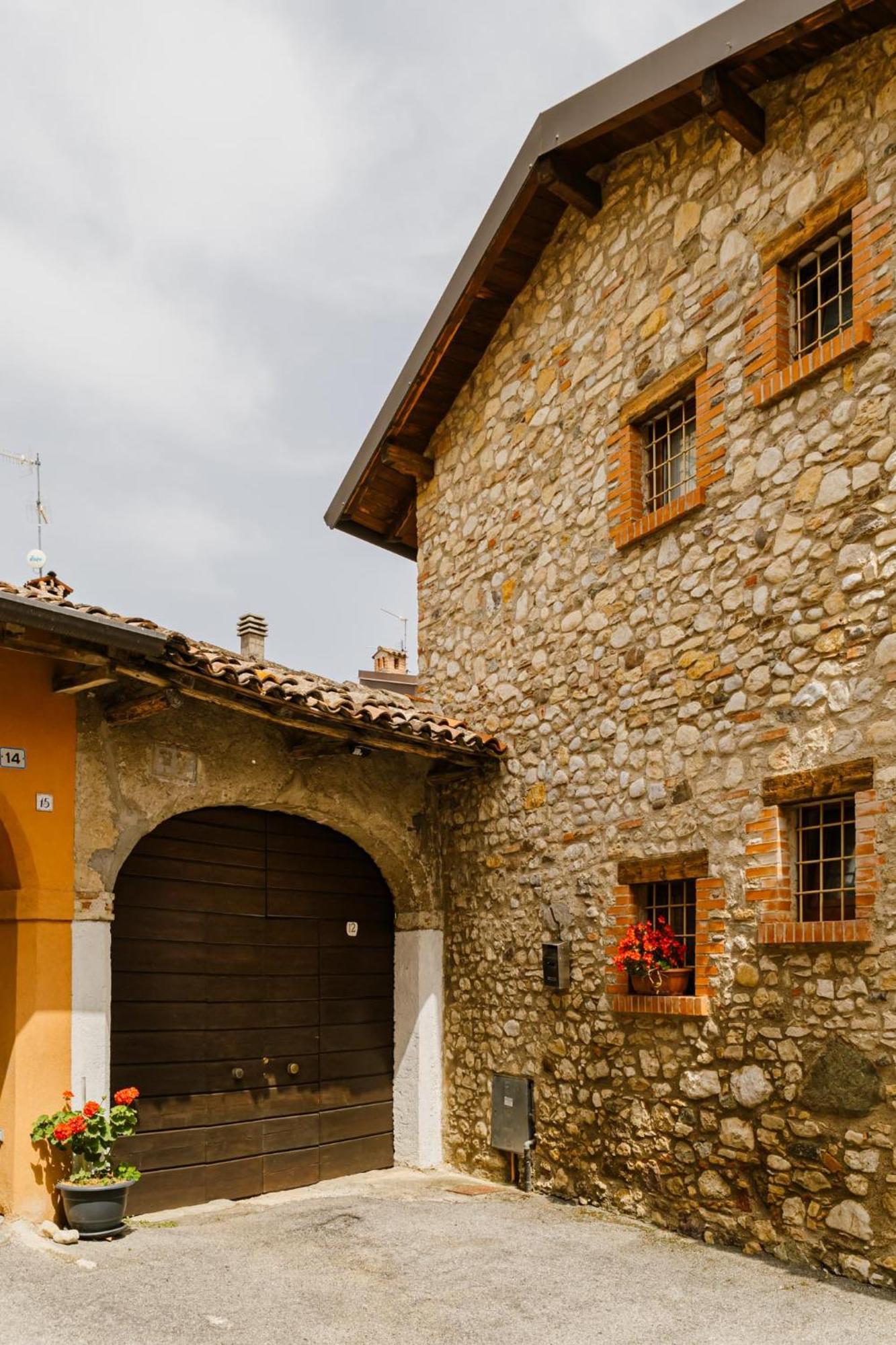 Cozy Castello Daire Manerba del Garda Dış mekan fotoğraf