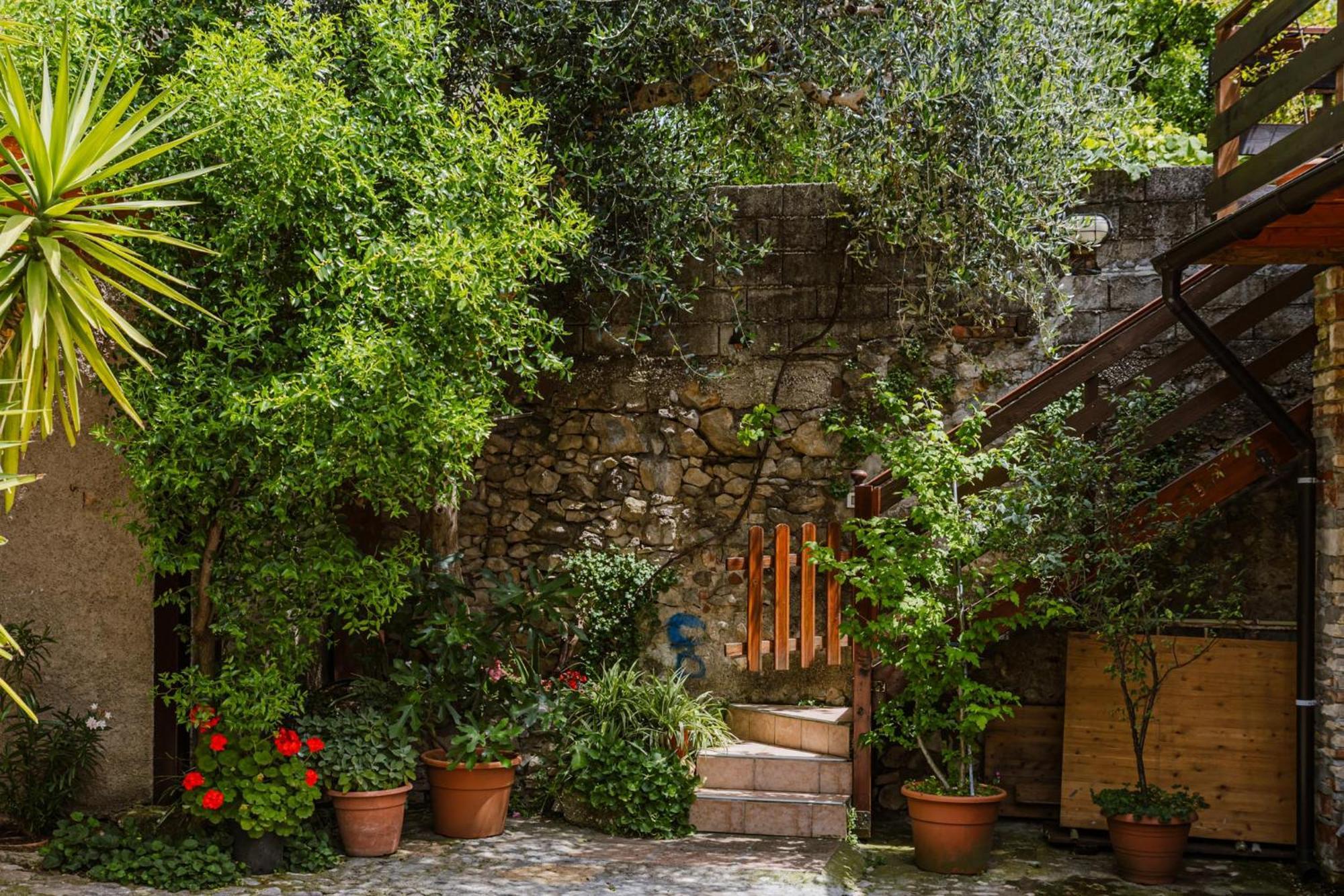 Cozy Castello Daire Manerba del Garda Dış mekan fotoğraf
