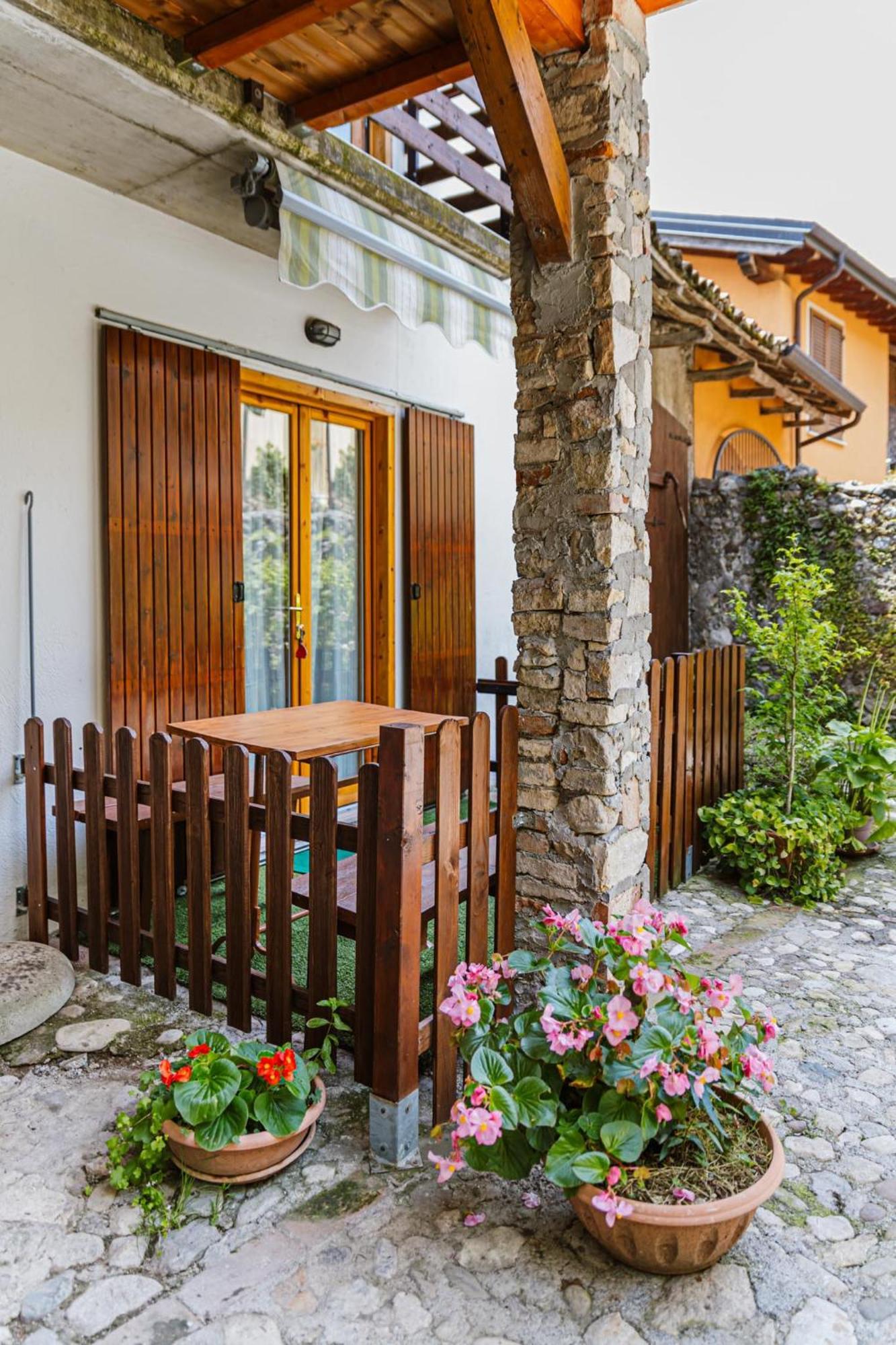 Cozy Castello Daire Manerba del Garda Dış mekan fotoğraf